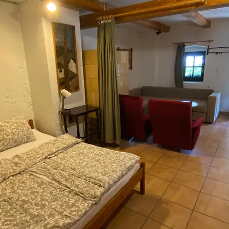 Nyitva Apartment *