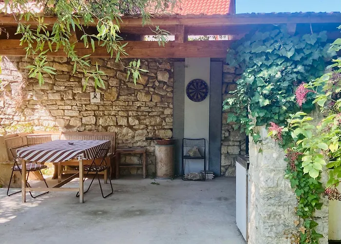 Nyitva Appartement *